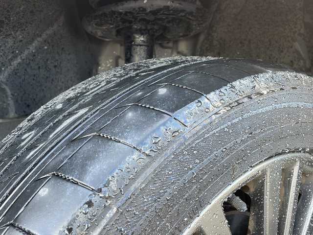 日産 エルグランド 250HWS S アーバンクロム 新潟県 2018(平30)年 13.7万km メタルグレー 純正ナビ/（DTV/DVD/Bluetooth）/バックカメラ/クルーズコントロール/レーダー/ETC/両側パワースライドドア/ロールアップサンシェード/ハーフレザーシート/オットマン/シガソケ/フロアマット/LEDヘッドライト/フォグランプ/ウィンカーミラー/電格ミラー/ドアバイザー/スペアキー