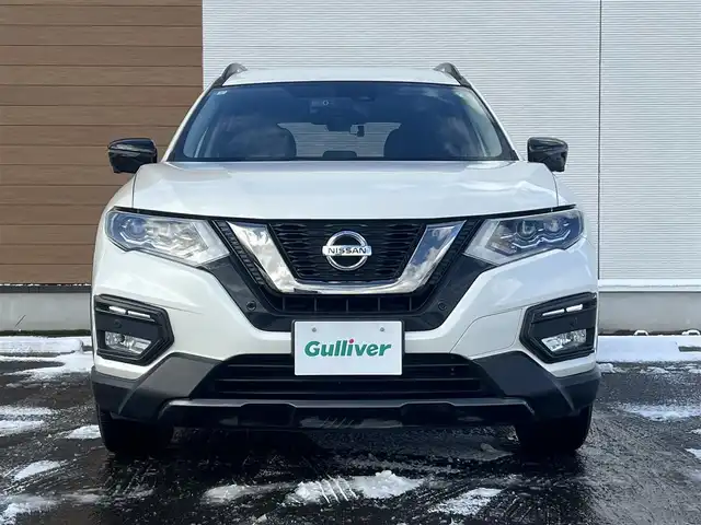 日産 エクストレイル ハイブリッド 20X エクストリーマーX 秋田県 2017(平29)年 5.5万km ブリリアントホワイトパール ４WD/衝突軽減システム/LEDヘッドライト/純正SDナビ（DVD/CD/BT/AM/FM/USB）/フルセグ（走行中視聴可能）/アラウンドビューモニター/日産純正１８インチアルミ（夏タイヤ装着）/スマートキー/アイドリングストップ/プッシュスタート/コーナーセンサー/クルーズコントロール追従走行なし/ダウンヒルアシストコントロール/ステアリングスイッチ/ビルトインETC/ドライブレコーダー/ルーフレール/電動リアゲート/センターデフロック/純正フロアマット/純正ドアバイザー/オートライト/オートエアコン/パワーステアリング/パワーウィンドウ/横滑り防止/盗難防止装置/電動格納ウィンカーミラー/保証書/取扱説明書/記録簿