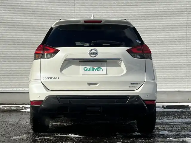 日産 エクストレイル ハイブリッド 20X エクストリーマーX 秋田県 2017(平29)年 5.5万km ブリリアントホワイトパール ４WD/衝突軽減システム/LEDヘッドライト/純正SDナビ（DVD/CD/BT/AM/FM/USB）/フルセグ（走行中視聴可能）/アラウンドビューモニター/日産純正１８インチアルミ（夏タイヤ装着）/スマートキー/アイドリングストップ/プッシュスタート/コーナーセンサー/クルーズコントロール追従走行なし/ダウンヒルアシストコントロール/ステアリングスイッチ/ビルトインETC/ドライブレコーダー/ルーフレール/電動リアゲート/センターデフロック/純正フロアマット/純正ドアバイザー/オートライト/オートエアコン/パワーステアリング/パワーウィンドウ/横滑り防止/盗難防止装置/電動格納ウィンカーミラー/保証書/取扱説明書/記録簿