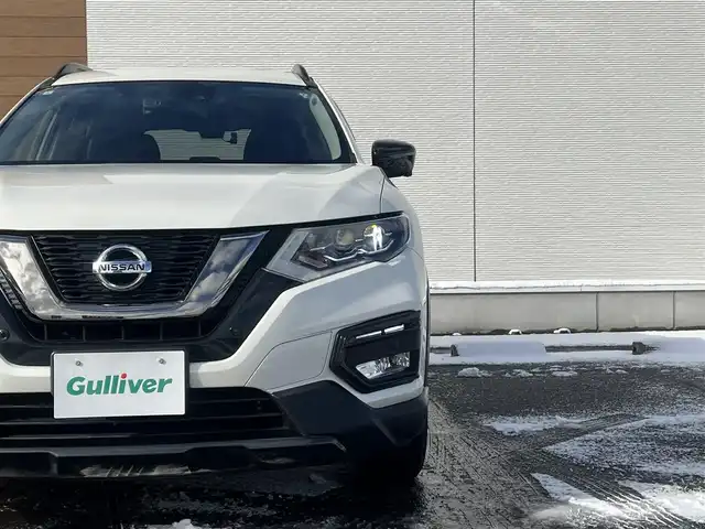 日産 エクストレイル ハイブリッド 20X エクストリーマーX 秋田県 2017(平29)年 5.5万km ブリリアントホワイトパール ４WD/衝突軽減システム/LEDヘッドライト/純正SDナビ（DVD/CD/BT/AM/FM/USB）/フルセグ（走行中視聴可能）/アラウンドビューモニター/日産純正１８インチアルミ（夏タイヤ装着）/スマートキー/アイドリングストップ/プッシュスタート/コーナーセンサー/クルーズコントロール追従走行なし/ダウンヒルアシストコントロール/ステアリングスイッチ/ビルトインETC/ドライブレコーダー/ルーフレール/電動リアゲート/センターデフロック/純正フロアマット/純正ドアバイザー/オートライト/オートエアコン/パワーステアリング/パワーウィンドウ/横滑り防止/盗難防止装置/電動格納ウィンカーミラー/保証書/取扱説明書/記録簿