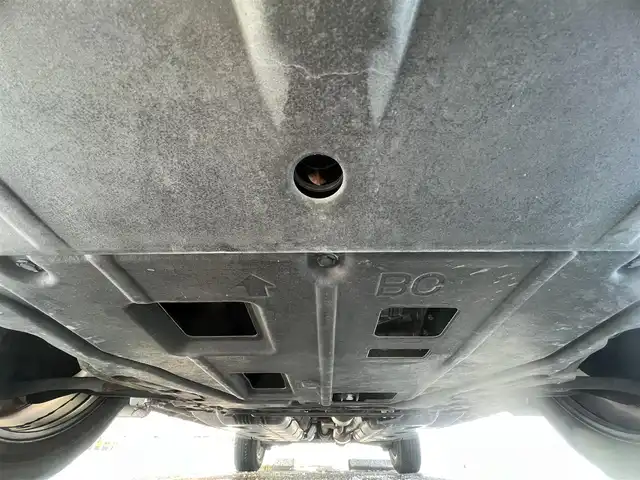 日産 エクストレイル ハイブリッド 20X エクストリーマーX 秋田県 2017(平29)年 5.5万km ブリリアントホワイトパール ４WD/衝突軽減システム/LEDヘッドライト/純正SDナビ（DVD/CD/BT/AM/FM/USB）/フルセグ（走行中視聴可能）/アラウンドビューモニター/日産純正１８インチアルミ（夏タイヤ装着）/スマートキー/アイドリングストップ/プッシュスタート/コーナーセンサー/クルーズコントロール追従走行なし/ダウンヒルアシストコントロール/ステアリングスイッチ/ビルトインETC/ドライブレコーダー/ルーフレール/電動リアゲート/センターデフロック/純正フロアマット/純正ドアバイザー/オートライト/オートエアコン/パワーステアリング/パワーウィンドウ/横滑り防止/盗難防止装置/電動格納ウィンカーミラー/保証書/取扱説明書/記録簿