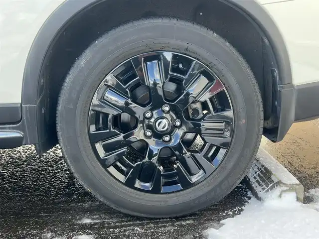 日産 エクストレイル ハイブリッド 20X エクストリーマーX 秋田県 2017(平29)年 5.5万km ブリリアントホワイトパール ４WD/衝突軽減システム/LEDヘッドライト/純正SDナビ（DVD/CD/BT/AM/FM/USB）/フルセグ（走行中視聴可能）/アラウンドビューモニター/日産純正１８インチアルミ（夏タイヤ装着）/スマートキー/アイドリングストップ/プッシュスタート/コーナーセンサー/クルーズコントロール追従走行なし/ダウンヒルアシストコントロール/ステアリングスイッチ/ビルトインETC/ドライブレコーダー/ルーフレール/電動リアゲート/センターデフロック/純正フロアマット/純正ドアバイザー/オートライト/オートエアコン/パワーステアリング/パワーウィンドウ/横滑り防止/盗難防止装置/電動格納ウィンカーミラー/保証書/取扱説明書/記録簿