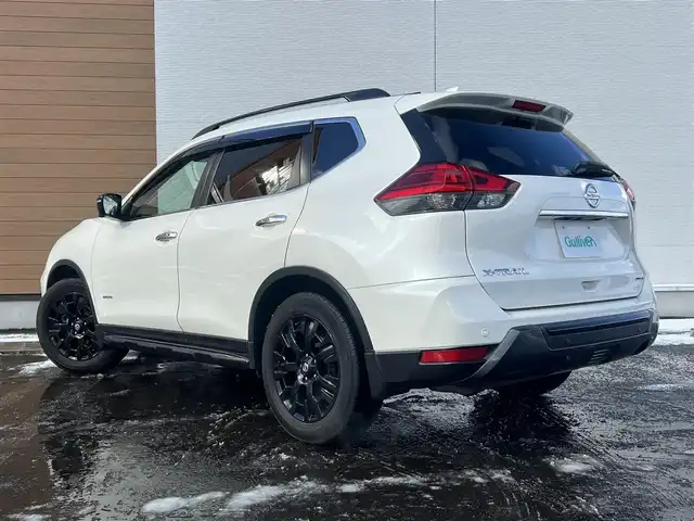 日産 エクストレイル ハイブリッド 20X エクストリーマーX 秋田県 2017(平29)年 5.5万km ブリリアントホワイトパール ４WD/衝突軽減システム/LEDヘッドライト/純正SDナビ（DVD/CD/BT/AM/FM/USB）/フルセグ（走行中視聴可能）/アラウンドビューモニター/日産純正１８インチアルミ（夏タイヤ装着）/スマートキー/アイドリングストップ/プッシュスタート/コーナーセンサー/クルーズコントロール追従走行なし/ダウンヒルアシストコントロール/ステアリングスイッチ/ビルトインETC/ドライブレコーダー/ルーフレール/電動リアゲート/センターデフロック/純正フロアマット/純正ドアバイザー/オートライト/オートエアコン/パワーステアリング/パワーウィンドウ/横滑り防止/盗難防止装置/電動格納ウィンカーミラー/保証書/取扱説明書/記録簿