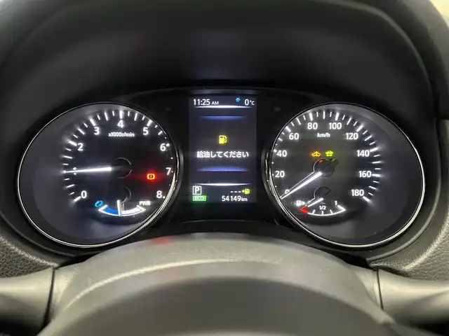 日産 エクストレイル ハイブリッド 20X エクストリーマーX 秋田県 2017(平29)年 5.5万km ブリリアントホワイトパール ４WD/衝突軽減システム/LEDヘッドライト/純正SDナビ（DVD/CD/BT/AM/FM/USB）/フルセグ（走行中視聴可能）/アラウンドビューモニター/日産純正１８インチアルミ（夏タイヤ装着）/スマートキー/アイドリングストップ/プッシュスタート/コーナーセンサー/クルーズコントロール追従走行なし/ダウンヒルアシストコントロール/ステアリングスイッチ/ビルトインETC/ドライブレコーダー/ルーフレール/電動リアゲート/センターデフロック/純正フロアマット/純正ドアバイザー/オートライト/オートエアコン/パワーステアリング/パワーウィンドウ/横滑り防止/盗難防止装置/電動格納ウィンカーミラー/保証書/取扱説明書/記録簿