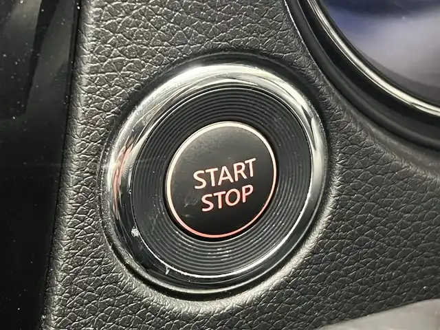 日産 エクストレイル ハイブリッド 20X エクストリーマーX 秋田県 2017(平29)年 5.5万km ブリリアントホワイトパール ４WD/衝突軽減システム/LEDヘッドライト/純正SDナビ（DVD/CD/BT/AM/FM/USB）/フルセグ（走行中視聴可能）/アラウンドビューモニター/日産純正１８インチアルミ（夏タイヤ装着）/スマートキー/アイドリングストップ/プッシュスタート/コーナーセンサー/クルーズコントロール追従走行なし/ダウンヒルアシストコントロール/ステアリングスイッチ/ビルトインETC/ドライブレコーダー/ルーフレール/電動リアゲート/センターデフロック/純正フロアマット/純正ドアバイザー/オートライト/オートエアコン/パワーステアリング/パワーウィンドウ/横滑り防止/盗難防止装置/電動格納ウィンカーミラー/保証書/取扱説明書/記録簿