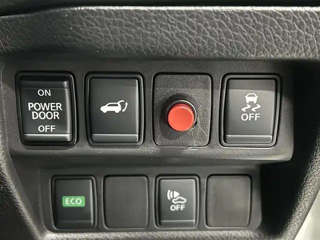 日産 エクストレイル ハイブリッド 20X エクストリーマーX 秋田県 2017(平29)年 5.5万km ブリリアントホワイトパール ４WD/衝突軽減システム/LEDヘッドライト/純正SDナビ（DVD/CD/BT/AM/FM/USB）/フルセグ（走行中視聴可能）/アラウンドビューモニター/日産純正１８インチアルミ（夏タイヤ装着）/スマートキー/アイドリングストップ/プッシュスタート/コーナーセンサー/クルーズコントロール追従走行なし/ダウンヒルアシストコントロール/ステアリングスイッチ/ビルトインETC/ドライブレコーダー/ルーフレール/電動リアゲート/センターデフロック/純正フロアマット/純正ドアバイザー/オートライト/オートエアコン/パワーステアリング/パワーウィンドウ/横滑り防止/盗難防止装置/電動格納ウィンカーミラー/保証書/取扱説明書/記録簿