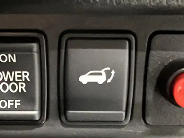 日産 エクストレイル ハイブリッド 20X エクストリーマーX 秋田県 2017(平29)年 5.5万km ブリリアントホワイトパール ４WD/衝突軽減システム/LEDヘッドライト/純正SDナビ（DVD/CD/BT/AM/FM/USB）/フルセグ（走行中視聴可能）/アラウンドビューモニター/日産純正１８インチアルミ（夏タイヤ装着）/スマートキー/アイドリングストップ/プッシュスタート/コーナーセンサー/クルーズコントロール追従走行なし/ダウンヒルアシストコントロール/ステアリングスイッチ/ビルトインETC/ドライブレコーダー/ルーフレール/電動リアゲート/センターデフロック/純正フロアマット/純正ドアバイザー/オートライト/オートエアコン/パワーステアリング/パワーウィンドウ/横滑り防止/盗難防止装置/電動格納ウィンカーミラー/保証書/取扱説明書/記録簿