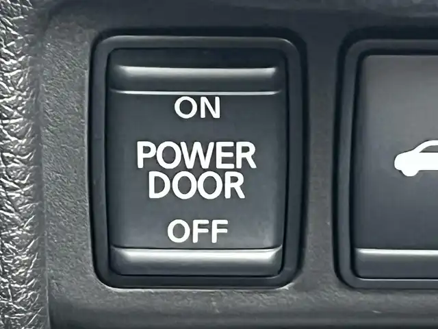 日産 エクストレイル ハイブリッド 20X エクストリーマーX 秋田県 2017(平29)年 5.5万km ブリリアントホワイトパール ４WD/衝突軽減システム/LEDヘッドライト/純正SDナビ（DVD/CD/BT/AM/FM/USB）/フルセグ（走行中視聴可能）/アラウンドビューモニター/日産純正１８インチアルミ（夏タイヤ装着）/スマートキー/アイドリングストップ/プッシュスタート/コーナーセンサー/クルーズコントロール追従走行なし/ダウンヒルアシストコントロール/ステアリングスイッチ/ビルトインETC/ドライブレコーダー/ルーフレール/電動リアゲート/センターデフロック/純正フロアマット/純正ドアバイザー/オートライト/オートエアコン/パワーステアリング/パワーウィンドウ/横滑り防止/盗難防止装置/電動格納ウィンカーミラー/保証書/取扱説明書/記録簿