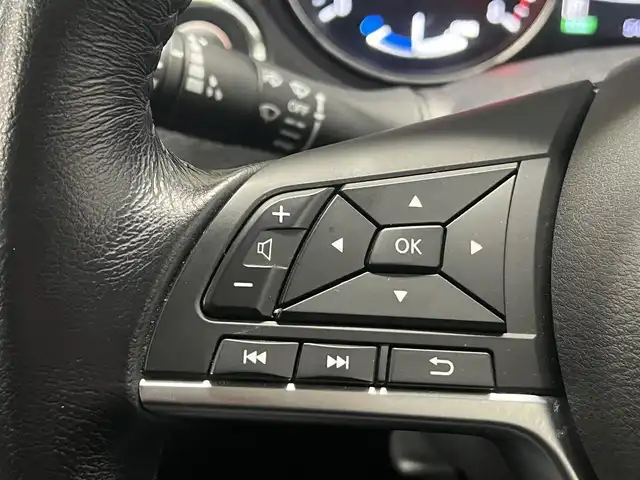 日産 エクストレイル ハイブリッド 20X エクストリーマーX 秋田県 2017(平29)年 5.5万km ブリリアントホワイトパール ４WD/衝突軽減システム/LEDヘッドライト/純正SDナビ（DVD/CD/BT/AM/FM/USB）/フルセグ（走行中視聴可能）/アラウンドビューモニター/日産純正１８インチアルミ（夏タイヤ装着）/スマートキー/アイドリングストップ/プッシュスタート/コーナーセンサー/クルーズコントロール追従走行なし/ダウンヒルアシストコントロール/ステアリングスイッチ/ビルトインETC/ドライブレコーダー/ルーフレール/電動リアゲート/センターデフロック/純正フロアマット/純正ドアバイザー/オートライト/オートエアコン/パワーステアリング/パワーウィンドウ/横滑り防止/盗難防止装置/電動格納ウィンカーミラー/保証書/取扱説明書/記録簿