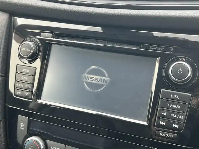 日産 エクストレイル ハイブリッド 20X エクストリーマーX 秋田県 2017(平29)年 5.5万km ブリリアントホワイトパール ４WD/衝突軽減システム/LEDヘッドライト/純正SDナビ（DVD/CD/BT/AM/FM/USB）/フルセグ（走行中視聴可能）/アラウンドビューモニター/日産純正１８インチアルミ（夏タイヤ装着）/スマートキー/アイドリングストップ/プッシュスタート/コーナーセンサー/クルーズコントロール追従走行なし/ダウンヒルアシストコントロール/ステアリングスイッチ/ビルトインETC/ドライブレコーダー/ルーフレール/電動リアゲート/センターデフロック/純正フロアマット/純正ドアバイザー/オートライト/オートエアコン/パワーステアリング/パワーウィンドウ/横滑り防止/盗難防止装置/電動格納ウィンカーミラー/保証書/取扱説明書/記録簿