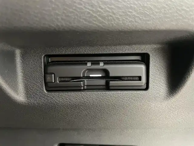 日産 キックス X 鹿児島県 2021(令3)年 2.6万km ブリリアントホワイトパール/ピュアブラック 2トーン 禁煙車/純正ナビ/プロパイロット/・アラウンドビューモニター/・インテリジェントエマージェンシーブレーキ/・車線逸脱防止支援システム/・ふらつき警報/・車線逸脱警報/・踏み間違い衝突防止アシスト/・ヒルスタートアシスト/アイドリングストップ/純正フロアマット/ドアバイザー/デジタルインナーミラー/オートホールド/電動格納ミラー/ETC