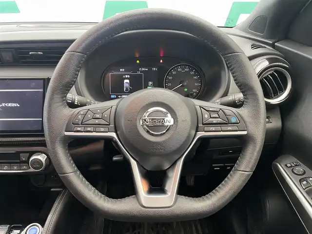 日産 キックス X 鹿児島県 2021(令3)年 2.6万km ブリリアントホワイトパール/ピュアブラック 2トーン 禁煙車/純正ナビ/プロパイロット/・アラウンドビューモニター/・インテリジェントエマージェンシーブレーキ/・車線逸脱防止支援システム/・ふらつき警報/・車線逸脱警報/・踏み間違い衝突防止アシスト/・ヒルスタートアシスト/アイドリングストップ/純正フロアマット/ドアバイザー/デジタルインナーミラー/オートホールド/電動格納ミラー/ETC