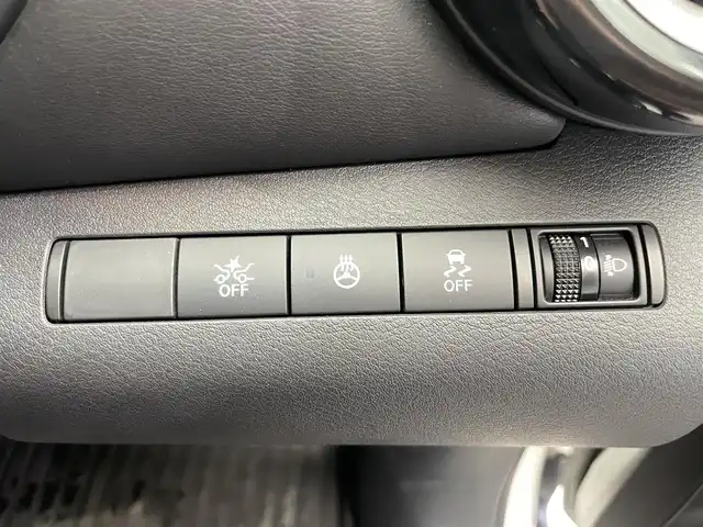 日産 キックス X 鹿児島県 2021(令3)年 2.6万km ブリリアントホワイトパール/ピュアブラック 2トーン 禁煙車/純正ナビ/プロパイロット/・アラウンドビューモニター/・インテリジェントエマージェンシーブレーキ/・車線逸脱防止支援システム/・ふらつき警報/・車線逸脱警報/・踏み間違い衝突防止アシスト/・ヒルスタートアシスト/アイドリングストップ/純正フロアマット/ドアバイザー/デジタルインナーミラー/オートホールド/電動格納ミラー/ETC