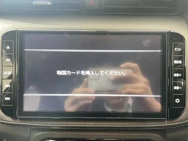 日産 キックス X 鹿児島県 2021(令3)年 2.6万km ブリリアントホワイトパール/ピュアブラック 2トーン 禁煙車/純正ナビ/プロパイロット/・アラウンドビューモニター/・インテリジェントエマージェンシーブレーキ/・車線逸脱防止支援システム/・ふらつき警報/・車線逸脱警報/・踏み間違い衝突防止アシスト/・ヒルスタートアシスト/アイドリングストップ/純正フロアマット/ドアバイザー/デジタルインナーミラー/オートホールド/電動格納ミラー/ETC