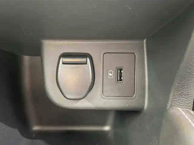 日産 キックス X 鹿児島県 2021(令3)年 2.6万km ブリリアントホワイトパール/ピュアブラック 2トーン 禁煙車/純正ナビ/プロパイロット/・アラウンドビューモニター/・インテリジェントエマージェンシーブレーキ/・車線逸脱防止支援システム/・ふらつき警報/・車線逸脱警報/・踏み間違い衝突防止アシスト/・ヒルスタートアシスト/アイドリングストップ/純正フロアマット/ドアバイザー/デジタルインナーミラー/オートホールド/電動格納ミラー/ETC