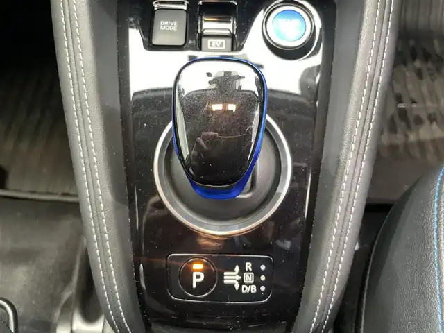 日産 キックス X 鹿児島県 2021(令3)年 2.6万km ブリリアントホワイトパール/ピュアブラック 2トーン 禁煙車/純正ナビ/プロパイロット/・アラウンドビューモニター/・インテリジェントエマージェンシーブレーキ/・車線逸脱防止支援システム/・ふらつき警報/・車線逸脱警報/・踏み間違い衝突防止アシスト/・ヒルスタートアシスト/アイドリングストップ/純正フロアマット/ドアバイザー/デジタルインナーミラー/オートホールド/電動格納ミラー/ETC