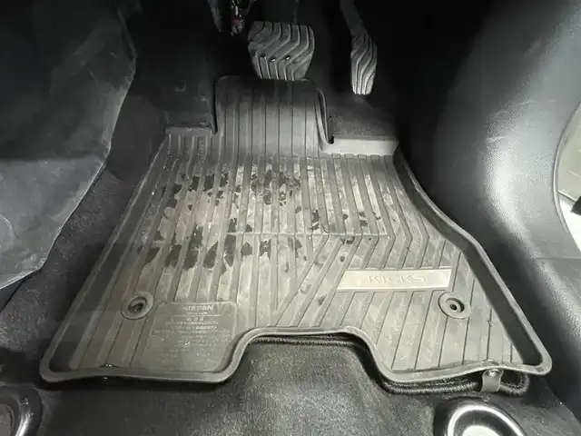 日産 キックス X 鹿児島県 2021(令3)年 2.6万km ブリリアントホワイトパール/ピュアブラック 2トーン 禁煙車/純正ナビ/プロパイロット/・アラウンドビューモニター/・インテリジェントエマージェンシーブレーキ/・車線逸脱防止支援システム/・ふらつき警報/・車線逸脱警報/・踏み間違い衝突防止アシスト/・ヒルスタートアシスト/アイドリングストップ/純正フロアマット/ドアバイザー/デジタルインナーミラー/オートホールド/電動格納ミラー/ETC