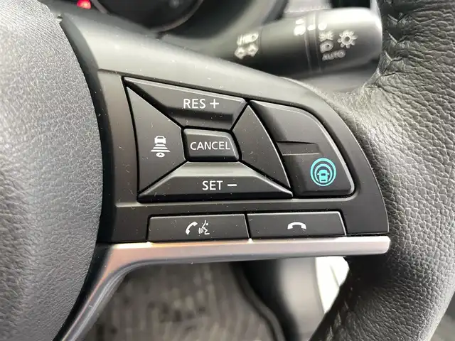 日産 キックス X 鹿児島県 2021(令3)年 2.6万km ブリリアントホワイトパール/ピュアブラック 2トーン 禁煙車/純正ナビ/プロパイロット/・アラウンドビューモニター/・インテリジェントエマージェンシーブレーキ/・車線逸脱防止支援システム/・ふらつき警報/・車線逸脱警報/・踏み間違い衝突防止アシスト/・ヒルスタートアシスト/アイドリングストップ/純正フロアマット/ドアバイザー/デジタルインナーミラー/オートホールド/電動格納ミラー/ETC