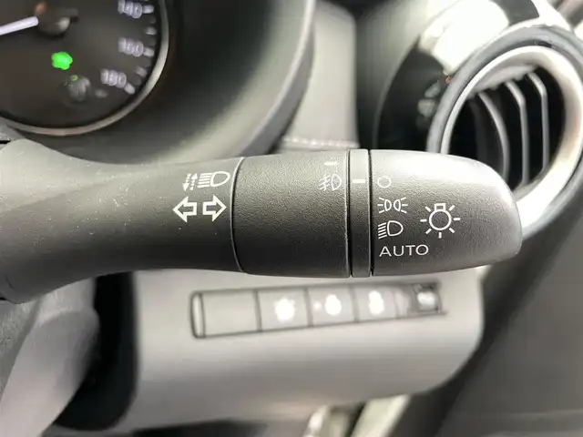 日産 キックス X 鹿児島県 2021(令3)年 2.6万km ブリリアントホワイトパール/ピュアブラック 2トーン 禁煙車/純正ナビ/プロパイロット/・アラウンドビューモニター/・インテリジェントエマージェンシーブレーキ/・車線逸脱防止支援システム/・ふらつき警報/・車線逸脱警報/・踏み間違い衝突防止アシスト/・ヒルスタートアシスト/アイドリングストップ/純正フロアマット/ドアバイザー/デジタルインナーミラー/オートホールド/電動格納ミラー/ETC