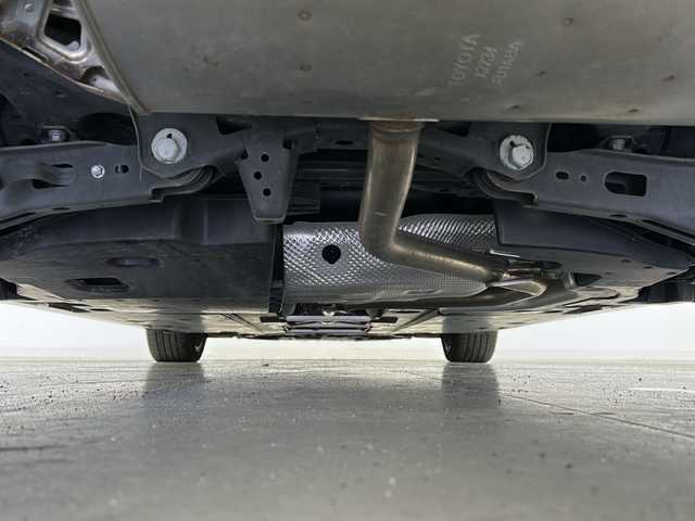 トヨタ プリウス Sセーフティプラス ツートーン 宮城県 2017(平29)年 2.4万km アティチュードブラックマイカ/ホワイトパールクリスタルシャイン 禁煙車　/トヨタセーフティセンス/・プリクラッシュセーフティ/・レーントレーシングアシスト/・アダプティブクルーズコントロール/・オートハイビーム/・クリアランスソナー/・パーキングアシスト/純正9型ナビ/・CD・DVD・BT・SD/バックカメラ　/フルセグＴＶ　/純正ドライブレコーダー（F）　/ＬＥＤヘッドライト　/ＬＥＤフォグライト　/ビルドインＥＴＣ　/純正17インチアルミホイール　/純正フロアマット　/横滑り防止装置/プッシュスタート/スマートキー