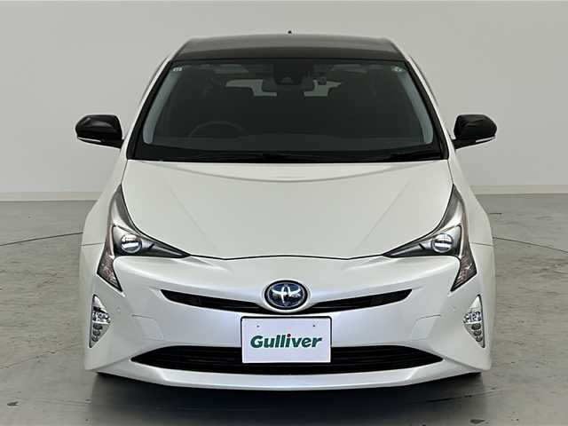 トヨタ プリウス Sセーフティプラス ツートーン 宮城県 2017(平29)年 2.4万km アティチュードブラックマイカ/ホワイトパールクリスタルシャイン 禁煙車　/トヨタセーフティセンス/・プリクラッシュセーフティ/・レーントレーシングアシスト/・アダプティブクルーズコントロール/・オートハイビーム/・クリアランスソナー/・パーキングアシスト/純正9型ナビ/・CD・DVD・BT・SD/バックカメラ　/フルセグＴＶ　/純正ドライブレコーダー（F）　/ＬＥＤヘッドライト　/ＬＥＤフォグライト　/ビルドインＥＴＣ　/純正17インチアルミホイール　/純正フロアマット　/横滑り防止装置/プッシュスタート/スマートキー