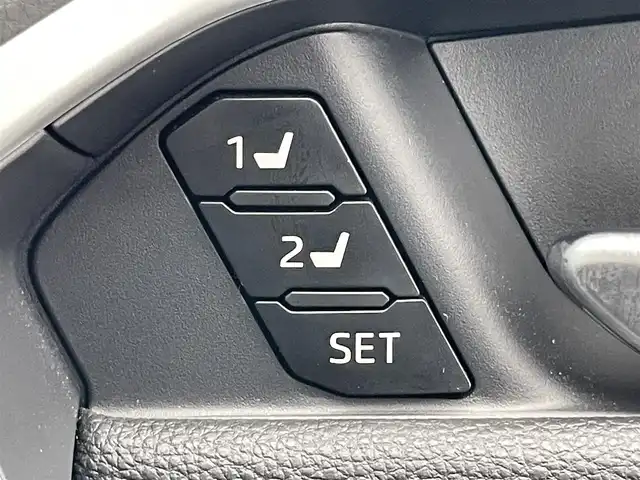 トヨタ ＲＡＶ４ ハイブリッド アドベンチャー 愛知県 2022(令4)年 2.6万km グレーメタリック 純正９型ディスプレイナビ　フルセグＴＶ　全方位カメラ　電動リアゲート　セーフティセンス　衝突軽減　追従クルコン　ＬＥＤオートライト　コーナーセンサー　黒革　シートヒーター　エアシート　ルーフレール　前後ドラレコ　ETC2.0　オートハイビーム　プッシュスタート　禁煙車