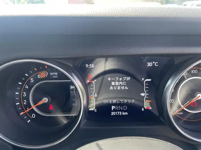 クライスラー・ジープ ラングラー アンリミテッド サハラ 神奈川県 2021(令3)年 2.1万km ブライトホワイト １オーナー/黒革シート/・前席シートヒーター/純8.4インチパネルモニター/・ナビゲーション/・フルセグTV/・Bluetooth・USB/・AppleCarPlay・AndroidAUto/サブウーハー付きプレミアムスピーカー/ステアリングヒーター/ミラーヒーター/安全運転システム/・前面衝突警報/・前後パークアシスト/・ブラインドスポットモニター/・アダプティブクルーズコントロール/2.0ETC/前後ドライブレコーダー/スマートキーX2/新車時手帳、取説
