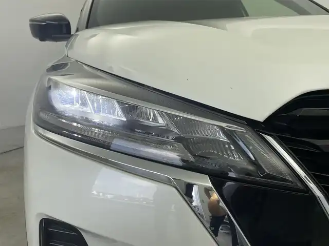日産 キックス X ツートーンインテリアED 群馬県 2021(令3)年 6万km ブリリアントホワイトパール/ピュアブラック 2トーン ニッサン純正９インチナビ /アラウンドビューモニター/デジタルインナーミラー/インテリジェントクルーズコントロール/プロパイロット/エマージェンシーブレーキ/ETC/前後コーナーセンサー/横滑り防止装置/レーンアシスト/ABS/オートライト/ステアリングヒーター/シートヒーター/寒冷地仕様/SRSエアバッグ（運転席/助手席/サイド）/純正１７インチアルミホイール