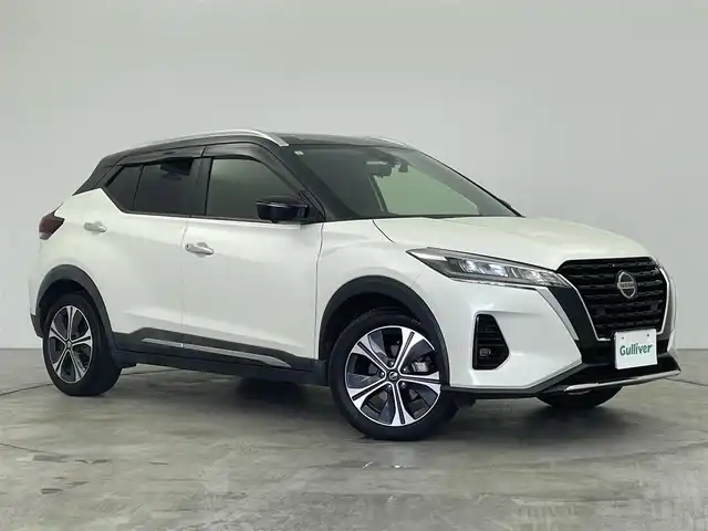 日産 キックス X ツートーンインテリアED 群馬県 2021(令3)年 6万km ブリリアントホワイトパール/ピュアブラック 2トーン ニッサン純正９インチナビ /アラウンドビューモニター/デジタルインナーミラー/インテリジェントクルーズコントロール/プロパイロット/エマージェンシーブレーキ/ETC/前後コーナーセンサー/横滑り防止装置/レーンアシスト/ABS/オートライト/ステアリングヒーター/シートヒーター/寒冷地仕様/SRSエアバッグ（運転席/助手席/サイド）/純正１７インチアルミホイール
