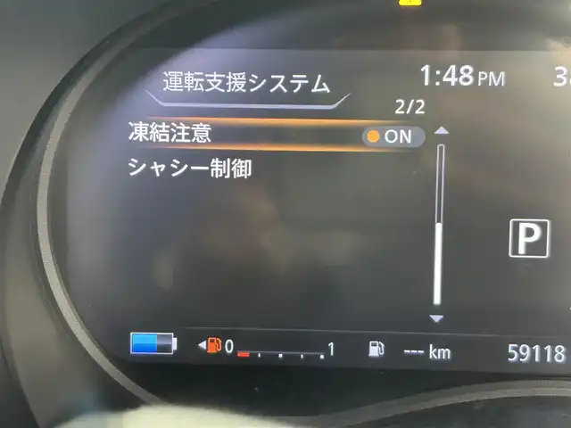 日産 キックス X ツートーンインテリアED 群馬県 2021(令3)年 6万km ブリリアントホワイトパール/ピュアブラック 2トーン ニッサン純正９インチナビ /アラウンドビューモニター/デジタルインナーミラー/インテリジェントクルーズコントロール/プロパイロット/エマージェンシーブレーキ/ETC/前後コーナーセンサー/横滑り防止装置/レーンアシスト/ABS/オートライト/ステアリングヒーター/シートヒーター/寒冷地仕様/SRSエアバッグ（運転席/助手席/サイド）/純正１７インチアルミホイール