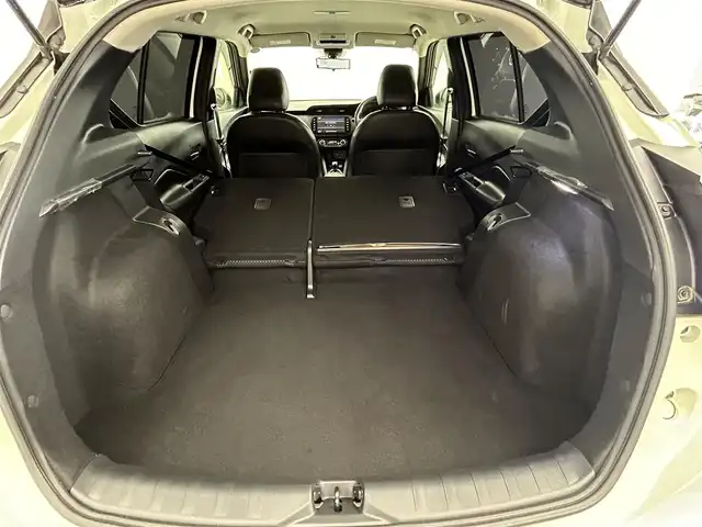 日産 キックス X ツートーンインテリアED 群馬県 2021(令3)年 6万km ブリリアントホワイトパール/ピュアブラック 2トーン ニッサン純正９インチナビ /アラウンドビューモニター/デジタルインナーミラー/インテリジェントクルーズコントロール/プロパイロット/エマージェンシーブレーキ/ETC/前後コーナーセンサー/横滑り防止装置/レーンアシスト/ABS/オートライト/ステアリングヒーター/シートヒーター/寒冷地仕様/SRSエアバッグ（運転席/助手席/サイド）/純正１７インチアルミホイール