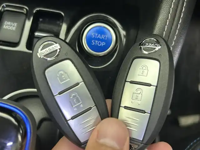 日産 キックス X ツートーンインテリアED 群馬県 2021(令3)年 6万km ブリリアントホワイトパール/ピュアブラック 2トーン ニッサン純正９インチナビ /アラウンドビューモニター/デジタルインナーミラー/インテリジェントクルーズコントロール/プロパイロット/エマージェンシーブレーキ/ETC/前後コーナーセンサー/横滑り防止装置/レーンアシスト/ABS/オートライト/ステアリングヒーター/シートヒーター/寒冷地仕様/SRSエアバッグ（運転席/助手席/サイド）/純正１７インチアルミホイール