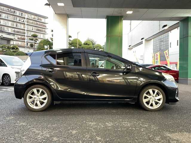 トヨタ アクア G 大阪府 2013(平25)年 10.8万km ブラックマイカ 純正メモリーナビ/フルセグTV/Bluetooth/DVD/バックカメラ/スマートキー/プッシュスタート/