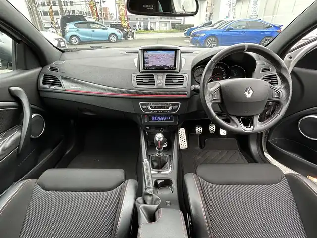 ルノー メガーヌ ルノー スポール 福岡県 2017(平29)年 3.8万km パール 社外ナビ（AVIC-RZ801）/（AM/FM/BT/DVD/フルセグTV）/6速マニュアルトランスミッション/バックカメラ/ドライブレコーダー/クルーズコントロール/ETC/Brembo製ディスク&レッドキャリパー/エアロダイナミックサイドモール/R.S.専用リアスポイラー/ドリルドアルミペダル/アルミキッキングプレート/2ゾーンオートエアコンディショナー/サテライトスイッチ/本革巻きステアリング/純正18インチアルミホイール/純正フロアマット/スペアキー/取扱説明書/保証書