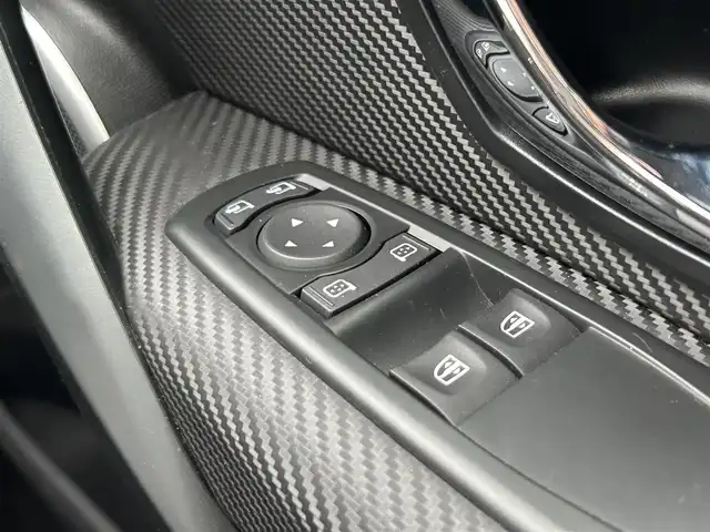ルノー メガーヌ ルノー スポール 福岡県 2017(平29)年 3.8万km パール 社外ナビ（AVIC-RZ801）/（AM/FM/BT/DVD/フルセグTV）/6速マニュアルトランスミッション/バックカメラ/ドライブレコーダー/クルーズコントロール/ETC/Brembo製ディスク&レッドキャリパー/エアロダイナミックサイドモール/R.S.専用リアスポイラー/ドリルドアルミペダル/アルミキッキングプレート/2ゾーンオートエアコンディショナー/サテライトスイッチ/本革巻きステアリング/純正18インチアルミホイール/純正フロアマット/スペアキー/取扱説明書/保証書