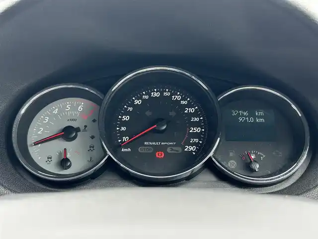 ルノー メガーヌ ルノー スポール 福岡県 2017(平29)年 3.8万km パール 社外ナビ（AVIC-RZ801）/（AM/FM/BT/DVD/フルセグTV）/6速マニュアルトランスミッション/バックカメラ/ドライブレコーダー/クルーズコントロール/ETC/Brembo製ディスク&レッドキャリパー/エアロダイナミックサイドモール/R.S.専用リアスポイラー/ドリルドアルミペダル/アルミキッキングプレート/2ゾーンオートエアコンディショナー/サテライトスイッチ/本革巻きステアリング/純正18インチアルミホイール/純正フロアマット/スペアキー/取扱説明書/保証書