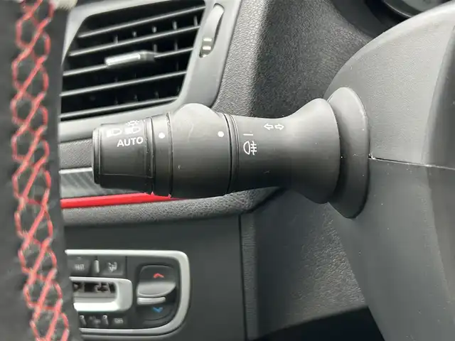 ルノー メガーヌ ルノー スポール 福岡県 2017(平29)年 3.8万km パール 社外ナビ（AVIC-RZ801）/（AM/FM/BT/DVD/フルセグTV）/6速マニュアルトランスミッション/バックカメラ/ドライブレコーダー/クルーズコントロール/ETC/Brembo製ディスク&レッドキャリパー/エアロダイナミックサイドモール/R.S.専用リアスポイラー/ドリルドアルミペダル/アルミキッキングプレート/2ゾーンオートエアコンディショナー/サテライトスイッチ/本革巻きステアリング/純正18インチアルミホイール/純正フロアマット/スペアキー/取扱説明書/保証書