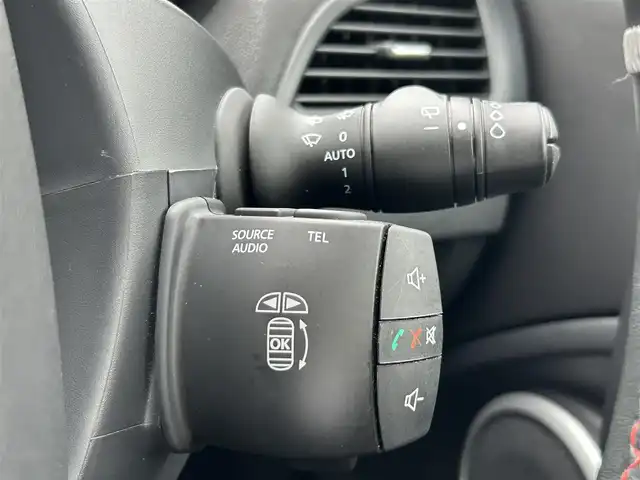 ルノー メガーヌ ルノー スポール 福岡県 2017(平29)年 3.8万km パール 社外ナビ（AVIC-RZ801）/（AM/FM/BT/DVD/フルセグTV）/6速マニュアルトランスミッション/バックカメラ/ドライブレコーダー/クルーズコントロール/ETC/Brembo製ディスク&レッドキャリパー/エアロダイナミックサイドモール/R.S.専用リアスポイラー/ドリルドアルミペダル/アルミキッキングプレート/2ゾーンオートエアコンディショナー/サテライトスイッチ/本革巻きステアリング/純正18インチアルミホイール/純正フロアマット/スペアキー/取扱説明書/保証書