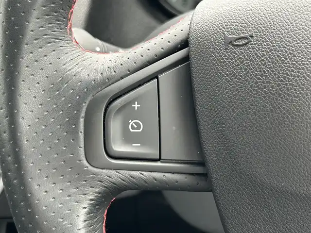 ルノー メガーヌ ルノー スポール 福岡県 2017(平29)年 3.8万km パール 社外ナビ（AVIC-RZ801）/（AM/FM/BT/DVD/フルセグTV）/6速マニュアルトランスミッション/バックカメラ/ドライブレコーダー/クルーズコントロール/ETC/Brembo製ディスク&レッドキャリパー/エアロダイナミックサイドモール/R.S.専用リアスポイラー/ドリルドアルミペダル/アルミキッキングプレート/2ゾーンオートエアコンディショナー/サテライトスイッチ/本革巻きステアリング/純正18インチアルミホイール/純正フロアマット/スペアキー/取扱説明書/保証書