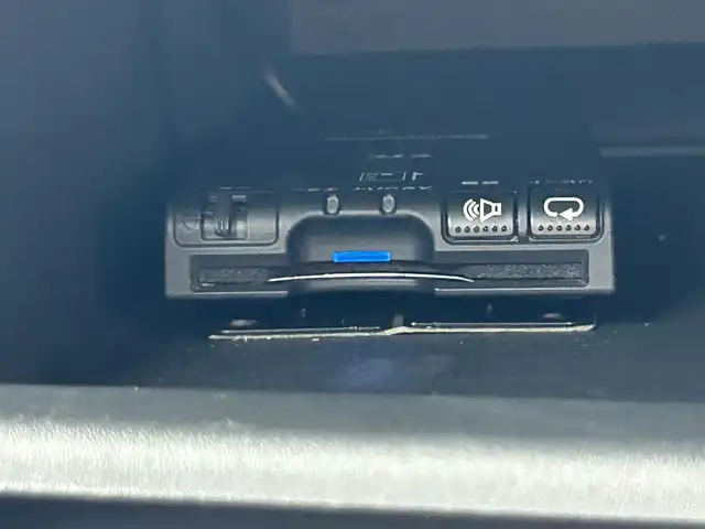 ルノー メガーヌ ルノー スポール 福岡県 2017(平29)年 3.8万km パール 社外ナビ（AVIC-RZ801）/（AM/FM/BT/DVD/フルセグTV）/6速マニュアルトランスミッション/バックカメラ/ドライブレコーダー/クルーズコントロール/ETC/Brembo製ディスク&レッドキャリパー/エアロダイナミックサイドモール/R.S.専用リアスポイラー/ドリルドアルミペダル/アルミキッキングプレート/2ゾーンオートエアコンディショナー/サテライトスイッチ/本革巻きステアリング/純正18インチアルミホイール/純正フロアマット/スペアキー/取扱説明書/保証書