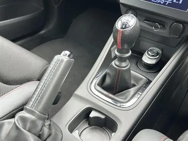 ルノー メガーヌ ルノー スポール 福岡県 2017(平29)年 3.8万km パール 社外ナビ（AVIC-RZ801）/（AM/FM/BT/DVD/フルセグTV）/6速マニュアルトランスミッション/バックカメラ/ドライブレコーダー/クルーズコントロール/ETC/Brembo製ディスク&レッドキャリパー/エアロダイナミックサイドモール/R.S.専用リアスポイラー/ドリルドアルミペダル/アルミキッキングプレート/2ゾーンオートエアコンディショナー/サテライトスイッチ/本革巻きステアリング/純正18インチアルミホイール/純正フロアマット/スペアキー/取扱説明書/保証書
