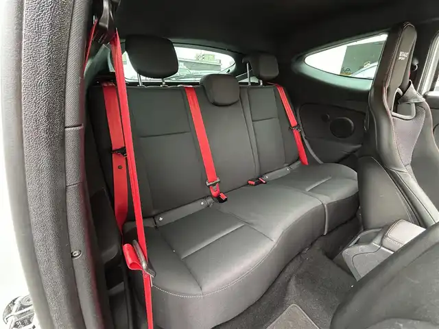 ルノー メガーヌ ルノー スポール 福岡県 2017(平29)年 3.8万km パール 社外ナビ（AVIC-RZ801）/（AM/FM/BT/DVD/フルセグTV）/6速マニュアルトランスミッション/バックカメラ/ドライブレコーダー/クルーズコントロール/ETC/Brembo製ディスク&レッドキャリパー/エアロダイナミックサイドモール/R.S.専用リアスポイラー/ドリルドアルミペダル/アルミキッキングプレート/2ゾーンオートエアコンディショナー/サテライトスイッチ/本革巻きステアリング/純正18インチアルミホイール/純正フロアマット/スペアキー/取扱説明書/保証書