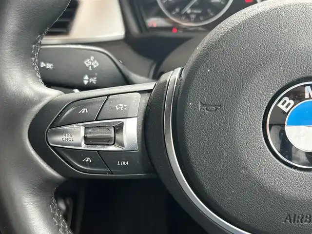 ＢＭＷ Ｘ１ xDrive 18d Mスポーツ 高知県 2018(平30)年 4.6万km アルピンホワイトⅢ 登録時走行距離　45611km/純正HDDナビ/バックカメラ/アドバンスドアクティブセーフティパッケージ/　アクティブクルーズコントロール/　ヘッドアップディスプレイ/ハイラインパッケージ/　パーフォレーション/　パワーシート/　シートヒーター/コンフォートパッケージ/　パワーバックドア/　リアシートスライディング/バックレストリリース機能/インテリジェントセーフティ/クリアランスソナー/ETC/オートワイパー/オートライト/純正LEDライト/フォグランプ/スマートキー/プッシュスタート/純正オプションアルミホイール 19インチ/ドアバイザー/ウインカーミラー/純正フロアマット/新車時整備手帳（保証書）/取扱説明書