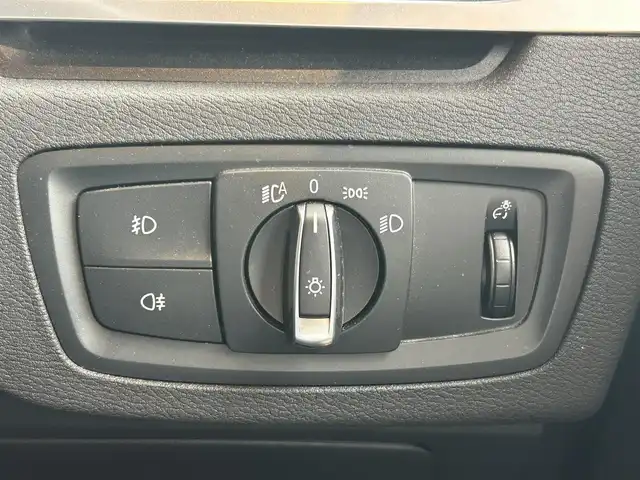 ＢＭＷ Ｘ１ xDrive 18d Mスポーツ 高知県 2018(平30)年 4.6万km アルピンホワイトⅢ 登録時走行距離　45611km/純正HDDナビ/バックカメラ/アドバンスドアクティブセーフティパッケージ/　アクティブクルーズコントロール/　ヘッドアップディスプレイ/ハイラインパッケージ/　パーフォレーション/　パワーシート/　シートヒーター/コンフォートパッケージ/　パワーバックドア/　リアシートスライディング/バックレストリリース機能/インテリジェントセーフティ/クリアランスソナー/ETC/オートワイパー/オートライト/純正LEDライト/フォグランプ/スマートキー/プッシュスタート/純正オプションアルミホイール 19インチ/ドアバイザー/ウインカーミラー/純正フロアマット/新車時整備手帳（保証書）/取扱説明書