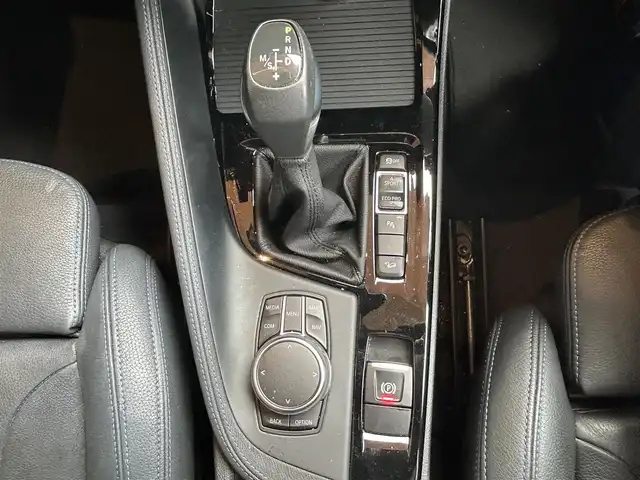 ＢＭＷ Ｘ１ xDrive 18d Mスポーツ 高知県 2018(平30)年 4.6万km アルピンホワイトⅢ 登録時走行距離　45611km/純正HDDナビ/バックカメラ/アドバンスドアクティブセーフティパッケージ/　アクティブクルーズコントロール/　ヘッドアップディスプレイ/ハイラインパッケージ/　パーフォレーション/　パワーシート/　シートヒーター/コンフォートパッケージ/　パワーバックドア/　リアシートスライディング/バックレストリリース機能/インテリジェントセーフティ/クリアランスソナー/ETC/オートワイパー/オートライト/純正LEDライト/フォグランプ/スマートキー/プッシュスタート/純正オプションアルミホイール 19インチ/ドアバイザー/ウインカーミラー/純正フロアマット/新車時整備手帳（保証書）/取扱説明書