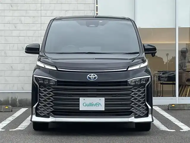 トヨタ ヴォクシー ハイブリッド S－Z 宮崎県 2022(令4)年 5.4万km グリッターブラックガラスフレーク 純正10.5インチナビ/（CD/DVD/AM/FM/BT/USB)/フルセグTV/TVキャンセラー/バックカメラ/両側パワースライドドア/ステアリングスイッチ/レーダークルーズコントロール/D席/N席シートヒーター/D席/N席シートクーラー/ハーフレザーシート/純正フリップダウンモニタ/前後ドライブレコーダー/ユニバーサルステップ/AC100電源/3眼LEDヘッドライト/ビルトインETC