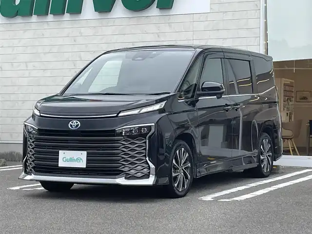トヨタ ヴォクシー ハイブリッド S－Z 宮崎県 2022(令4)年 5.4万km グリッターブラックガラスフレーク 純正10.5インチナビ/（CD/DVD/AM/FM/BT/USB)/フルセグTV/TVキャンセラー/バックカメラ/両側パワースライドドア/ステアリングスイッチ/レーダークルーズコントロール/D席/N席シートヒーター/D席/N席シートクーラー/ハーフレザーシート/純正フリップダウンモニタ/前後ドライブレコーダー/ユニバーサルステップ/AC100電源/3眼LEDヘッドライト/ビルトインETC
