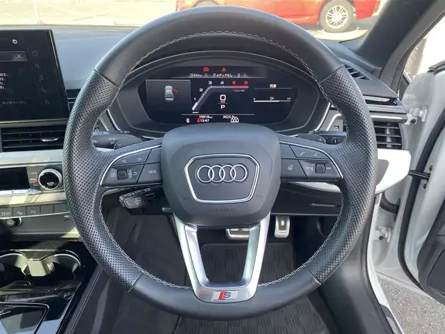 アウディ Ａ４ 35TDI Sライン 福岡県 2023(令5)年 1.1万km グレイシアホワイトメタリック クルーズコントロール/・純正ナビ/Bluetooth/USB/・全方位カメラ/・ハーフレザーシート/シートヒーター/・フルセグテレビ/・ETC/・純正18AW/・LEDライト/・取扱説明書/・スペアキー