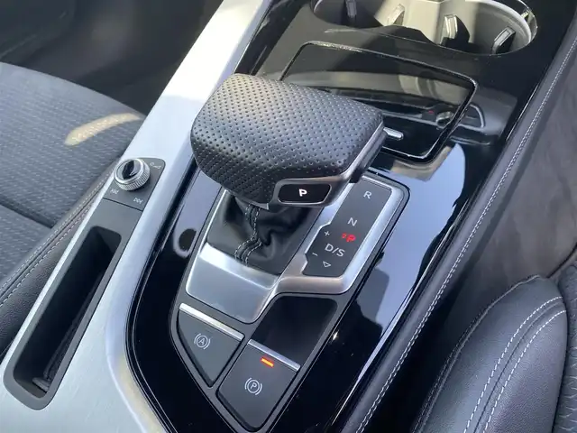 アウディ Ａ４ 35TDI Sライン 福岡県 2023(令5)年 1.1万km グレイシアホワイトメタリック クルーズコントロール/・純正ナビ/Bluetooth/USB/・全方位カメラ/・ハーフレザーシート/シートヒーター/・フルセグテレビ/・ETC/・純正18AW/・LEDライト/・取扱説明書/・スペアキー