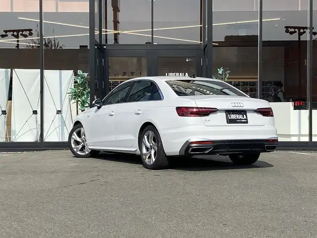 アウディ Ａ４ 35TDI Sライン 福岡県 2023(令5)年 1.1万km グレイシアホワイトメタリック クルーズコントロール/・純正ナビ/Bluetooth/USB/・全方位カメラ/・ハーフレザーシート/シートヒーター/・フルセグテレビ/・ETC/・純正18AW/・LEDライト/・取扱説明書/・スペアキー
